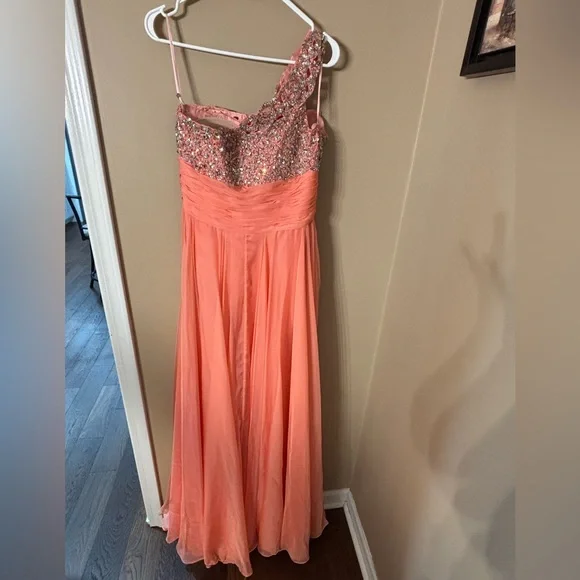 MacDuggal Women’s prom/formal dress size 10 - Picture 8 of 15